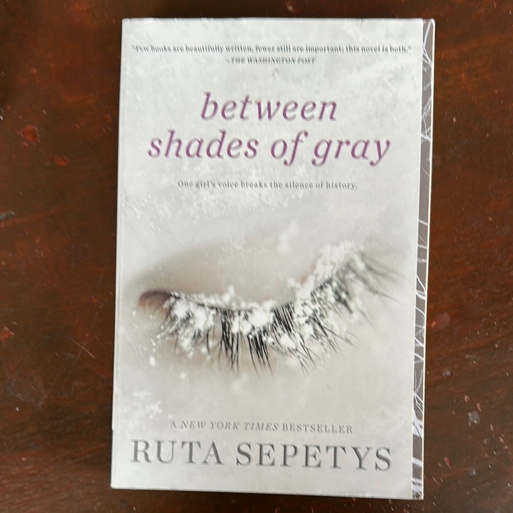 Between Shades of Gray Book by Ruta Sepetys